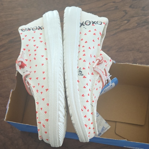 Hey Dude  Womens  - White with Red Hearts - Picture 7 of 8